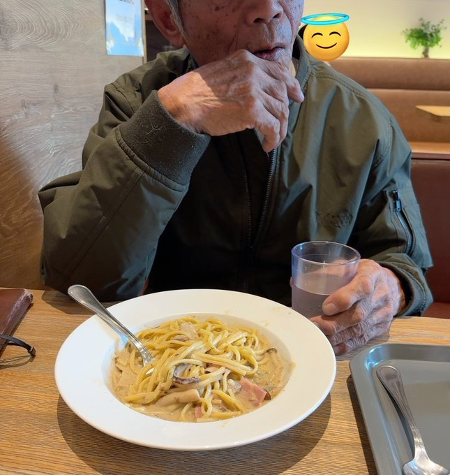 asutan1589's tweet photo. 競馬負けたって言うからご飯連れてきてあげたｗｗ https://t.co/42CL2FQYpC