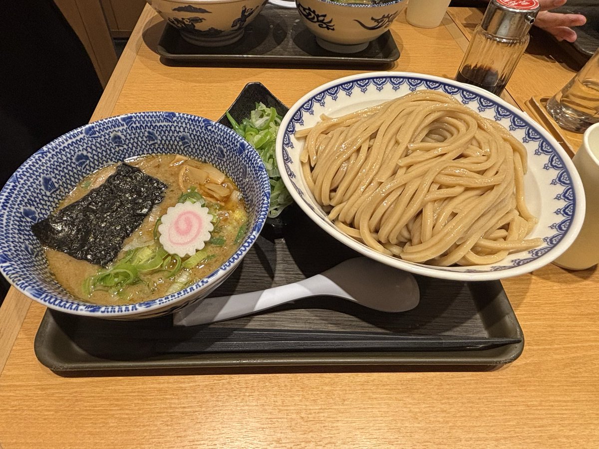 Dia1165's tweet photo. 食べたかったもの、行きたかった場所、おもしれぇ人。
全部満喫できました！サイコー！！ https://t.co/9c6eSLBCNI