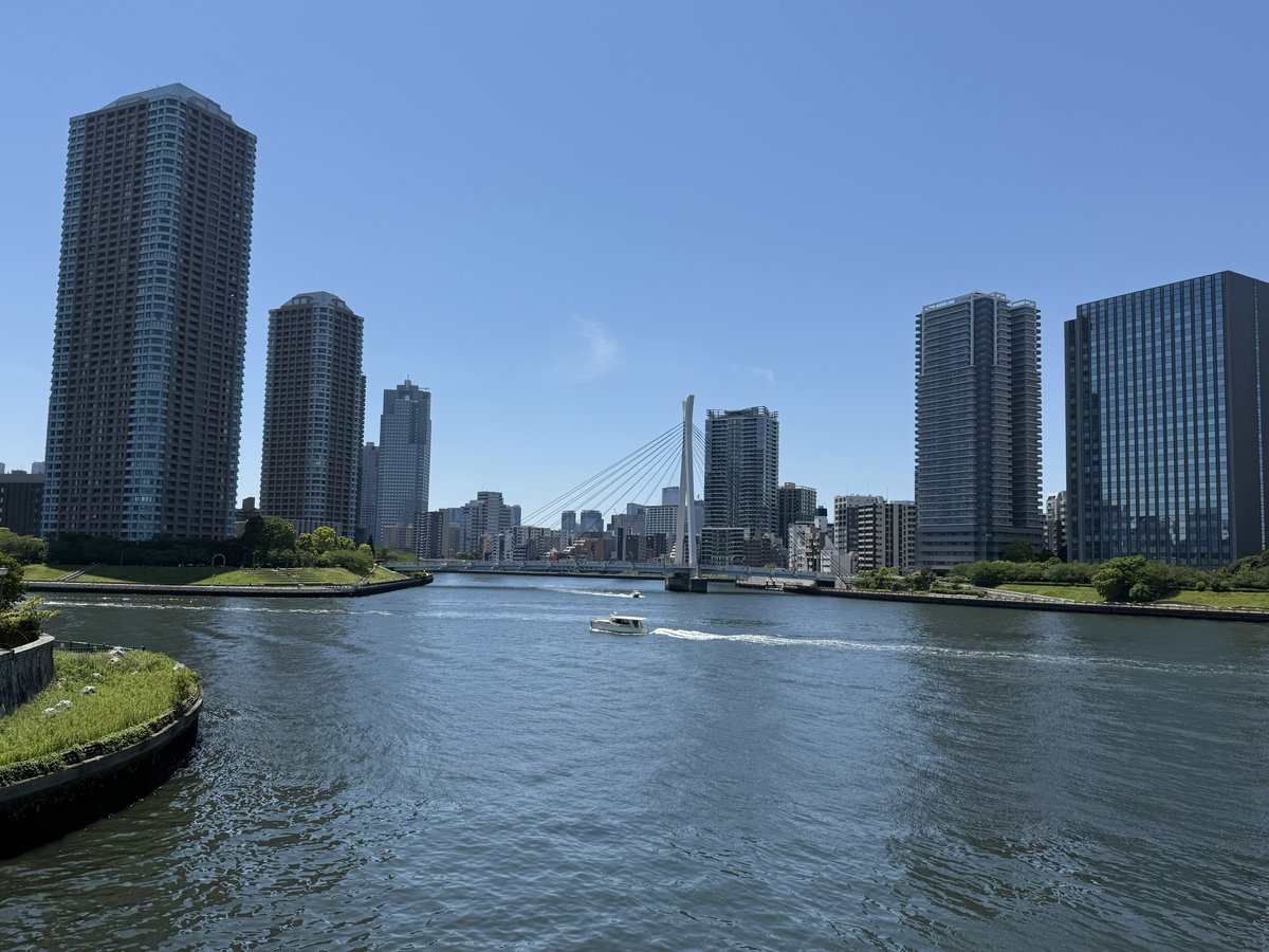 yoshieej7_sumid's tweet image. 今日もいい天気☀️昨日のリカバリー的に走ろうという感じでしたが、なんだかんだペースもそこそこで結局10km走ってました🏃‍♀️
昨日今日で走る感覚を思い出したんでよかったです😊
#ランニング 
#隅田川テラスラン
