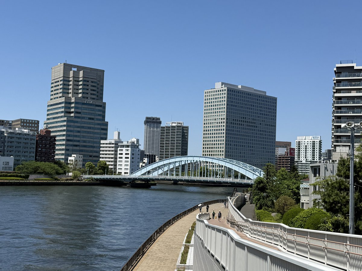 yoshieej7_sumid's tweet image. 今日もいい天気☀️昨日のリカバリー的に走ろうという感じでしたが、なんだかんだペースもそこそこで結局10km走ってました🏃‍♀️
昨日今日で走る感覚を思い出したんでよかったです😊
#ランニング 
#隅田川テラスラン