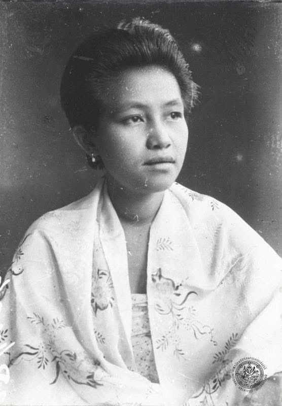 ร.5 ถึงกับทรงดำรัสถึงเจ้าจอมเอิบหลายคราว่า :

คราวแต่งฉลองพระองค์ “…ฉันอนุญาตให้ นางเอี่ยม นางเอิบ นางเอื้อน นางรวย ไปในการขึ้นบ้านชายยุคล แต่นางเอิบจะต้องอยู่แต่งตัว ตัวฉันไปแล้วจึงจะไปได้…”

คราวเสด็จประพาสยุโรปครั้งที่ 2 “…ทำไมจึงเห็นหน้าเจ้ามากกว่าใครๆ หมด