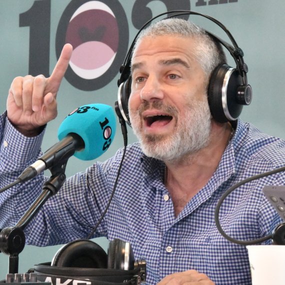 103FM tweet media