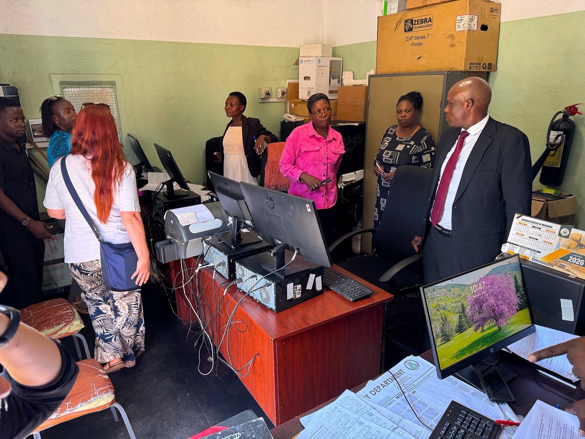 SwissEmbZim's tweet photo. Good things are happening in Zimbabwe 🇨🇭🤝🇿🇼 With Swiss support, @UNICEFZIMBABWE &amp; @WorldBank are helping the govt roll out a digital Grievance Redress Mechanism linked to the social registry. People can now report concerns safely &amp; get timely responses. Real impact! 🇨🇭🇿🇼 https://t.co/mUNEPxfSHj