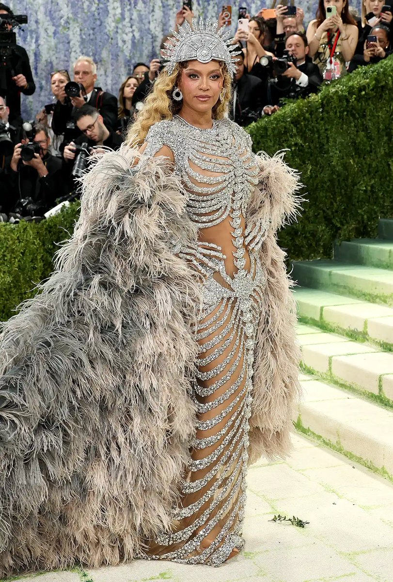 The_WineUp's tweet image. ✨📸 RED CARPET 📸 ✨
Beyoncé  SPOTTED on the RED CARPET at the 2026 MET GALA

#thewineup #metgala #redcarpet #fashion #beyonce @Beyonce