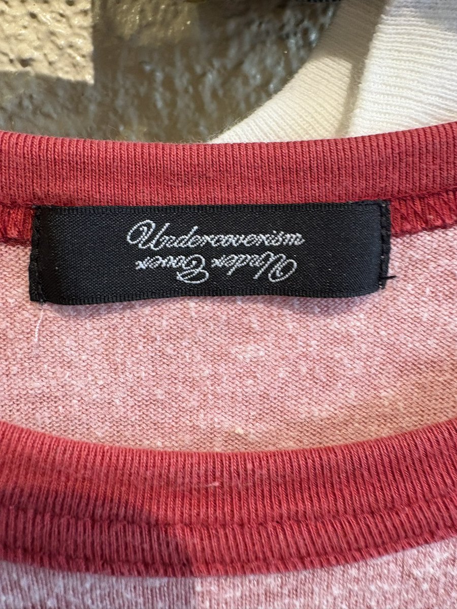 UNDERCOVER
アンダーカバーイズム
リンガーTシャツ
レトロスタイル