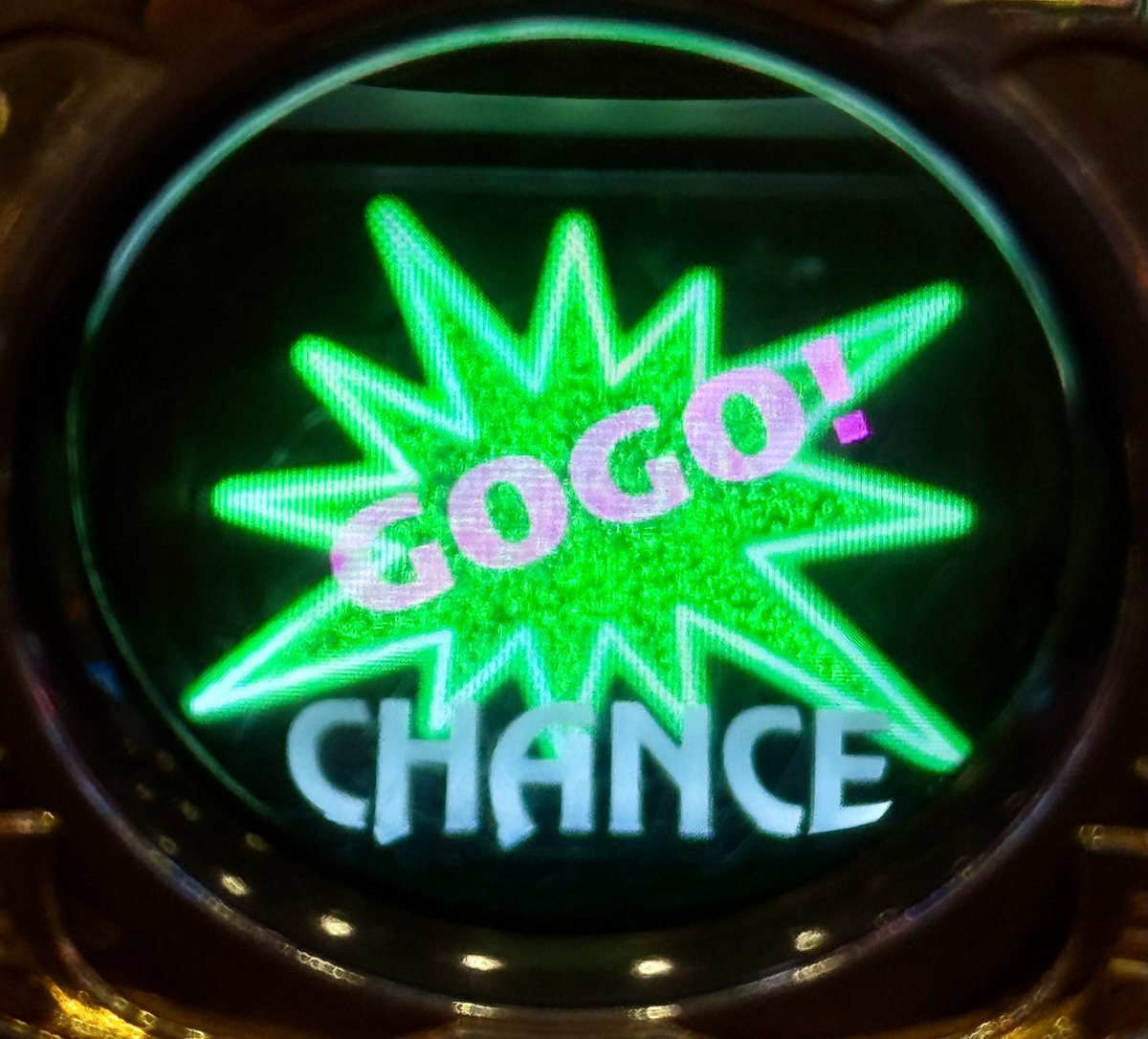 これで40ペカ達成☝️周囲の台は2台ほどすでに4000枚突破してる😆凄すぎる🎰