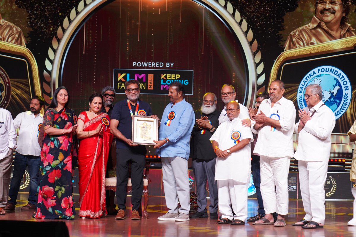 AlwaysBollywood's tweet photo. The phenomenal filmmaker #RBalki was bestowed with the prestigious Dasari National Award 2026 🎬

The Telugu Film Directors Association (#TFDA) celebrated the director on the occasion of #DirectorsDay, held in memory of Darsaka Ratna #DasariNarayanaRao garu’s birthday ❤️✨

@tfdain