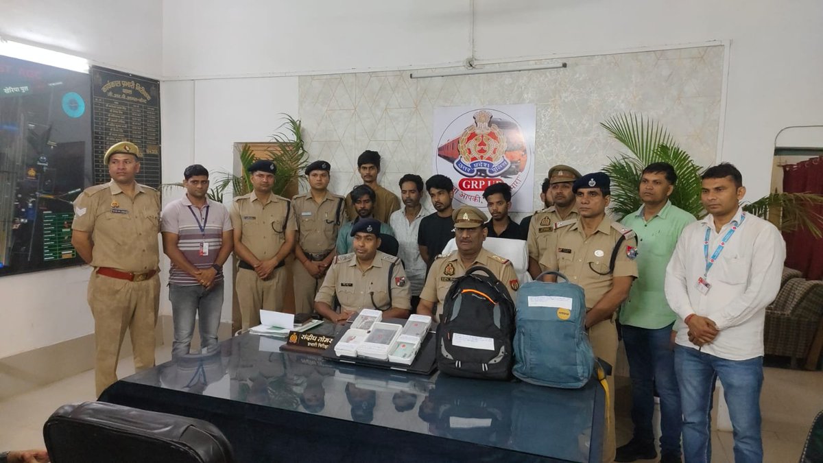 bstvlive's tweet image. आगरा : रेलवे स्टेशन से 6 चोर गिरफ्तार

➡6 चोर आगरा कैन्ट रेलवे स्टेशन से गिरफ्तार
➡चोरी का माल, तमंचा, जिंदा कारतूस बरामद
➡चेन, कान की टॉप्स, पाजेब, 3 फोन बरामद
➡कॉस्मेटिक्स समेत अन्य सामान भी मिला
➡बरामद माल की कीमत 4 लाख 80 हजार

#Agra #Crime #UttarPradesh @agrapolice