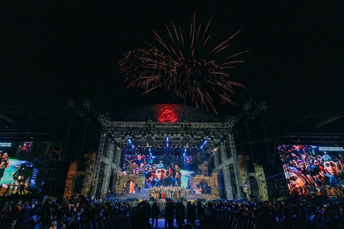 SamSam62017's tweet photo. SB19 is the FIRST and ONLY ARTIST in PH who sell out 2 days PH Arena with a massive crowd of 110k and  sold out SMDC with 100k Attendees. BOTH Indoor and Outdoor Solo Concert is the BEST CONCERT IN PH HISTORY. SB19 is the BEST ARTIST of this generation 🇵🇭👑💯 https://t.co/8nFt7aO21j
