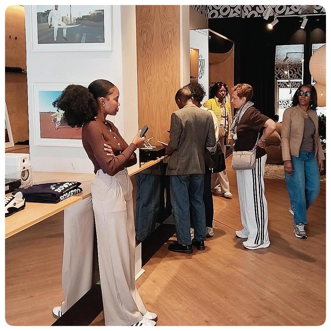 MicroAdventure5's tweet photo. J O Z I &amp;  S O W E T O - T O U R 🇺🇲
----------------------------------------
What an INCREDIBLE 😍 tour we had this Monday with WONDERFUL &amp; LOVELY guests from the US!🇺🇲

Was retail therapy galore 👛🧥 with style!👌🏽 We explored boutique and craft shops.

Fun was had by all!🤩 https://t.co/hC3LkHOvDH
