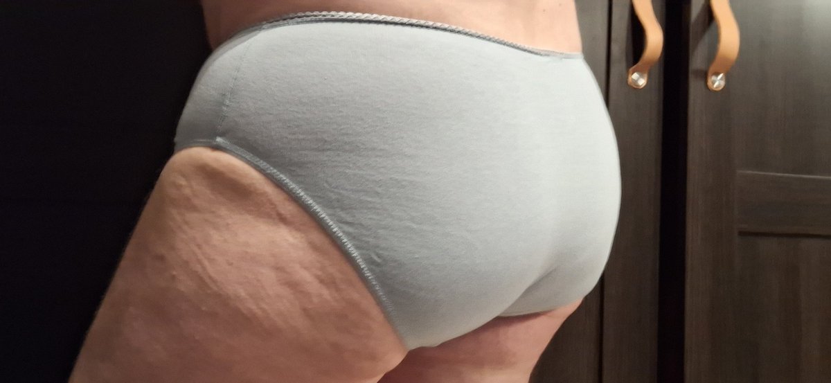 🎀 Man with a bow on his panties. 🎀 tweet media
