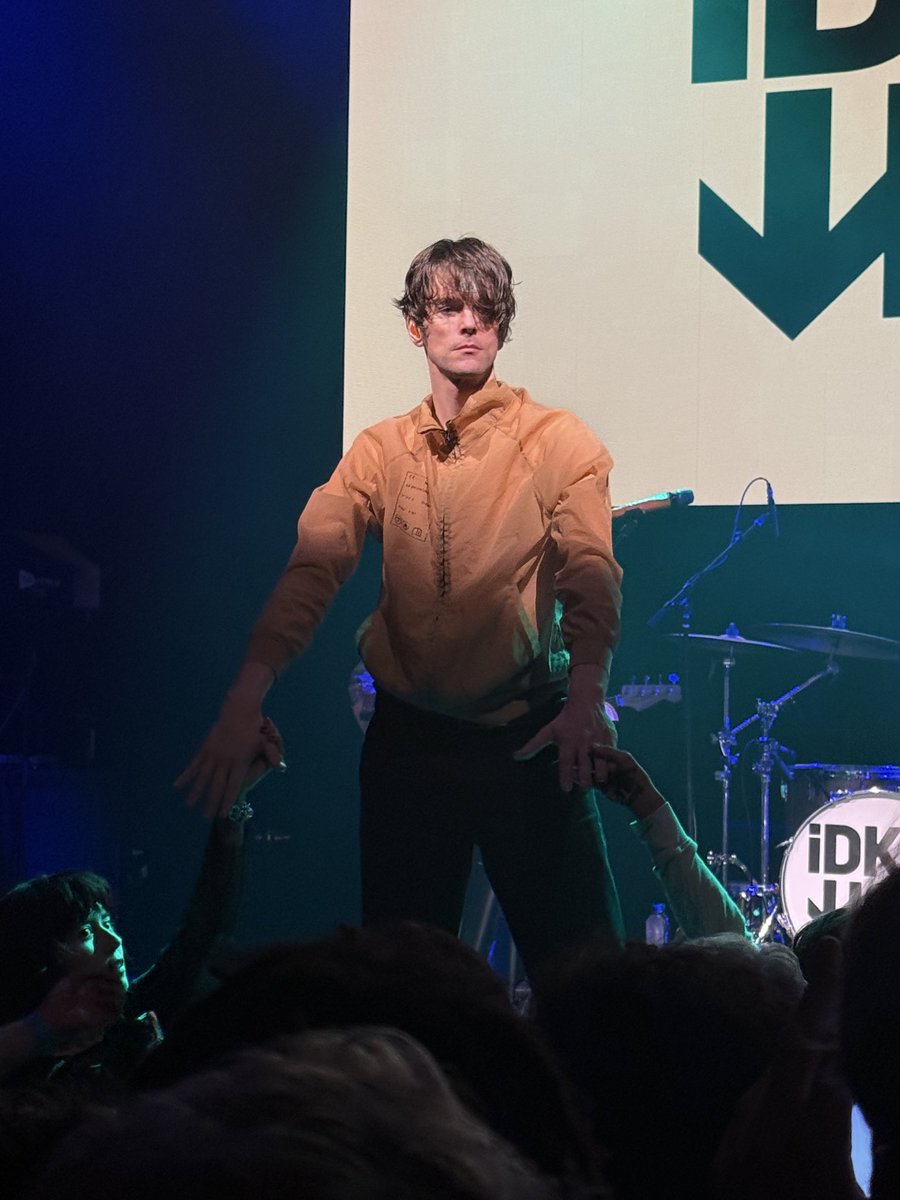 _RZMTZZKAT_'s tweet photo. Tonight was amazing as always! I’ve missed IDKHOW so much so I’m so glad I got to see Dallon again :,) https://t.co/mgZmH3VNmV