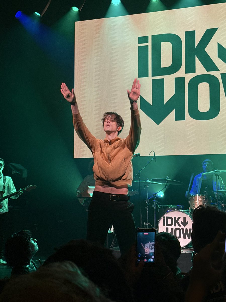 _RZMTZZKAT_'s tweet photo. Tonight was amazing as always! I’ve missed IDKHOW so much so I’m so glad I got to see Dallon again :,) https://t.co/mgZmH3VNmV