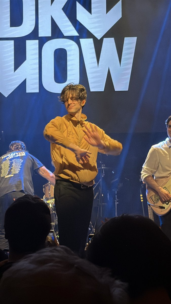 _RZMTZZKAT_'s tweet photo. Tonight was amazing as always! I’ve missed IDKHOW so much so I’m so glad I got to see Dallon again :,) https://t.co/mgZmH3VNmV