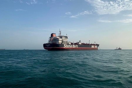 Indsamachar's tweet image. #UnitedStates and #Iran exchange fresh attacks in the Gulf, escalating tensions over control of #StraitofHormuz and undermining an already fragile ceasefire. 

Missiles and drones launched after US President Donald Trump announced a new initiative, “Project Freedom,” aimed at