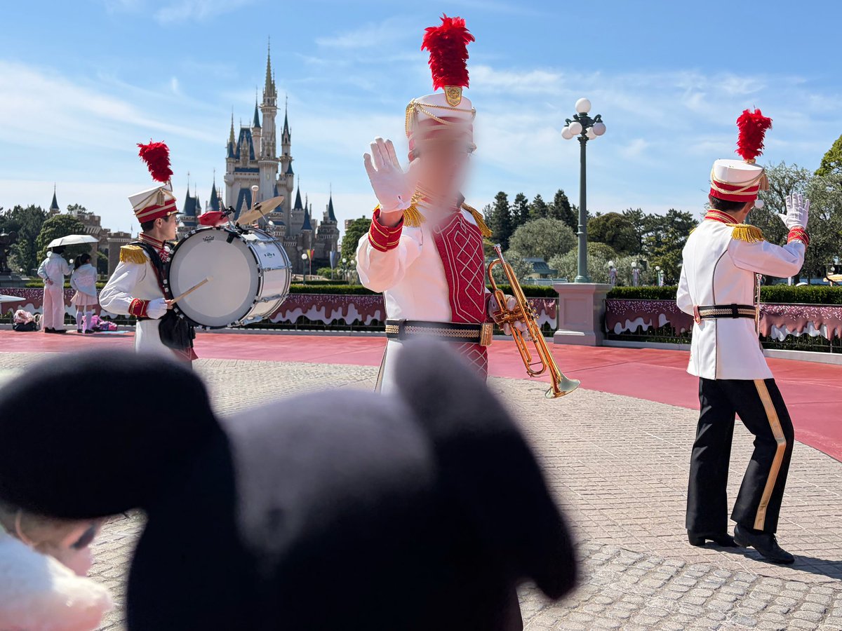 ディズニーランドに来たよ〜
日差しが熱い！
