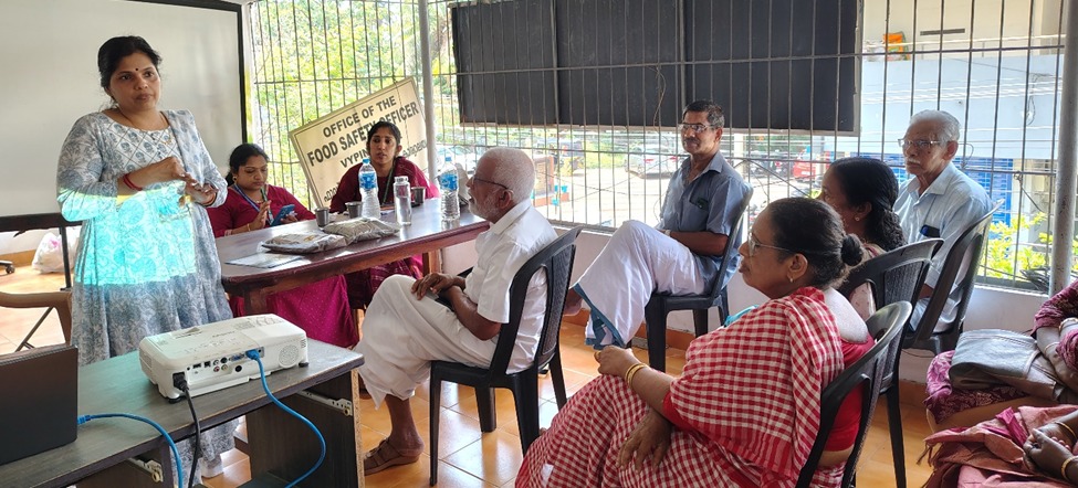 icarcift's tweet photo. Science to Soil
ICAR-Central Institute of Fisheries Technology held an awareness class at Krishi Bhavan Njarakkal with Krishi Vigyan Kendra Njarakkal
Focus: bio-fertilizers, fish waste valorisation &amp; CIFT Bio-Boost
15 farmers benefited
#ICARCIFT #SustainableFarming #BioFertilizer https://t.co/dA8OS7Ve2Z