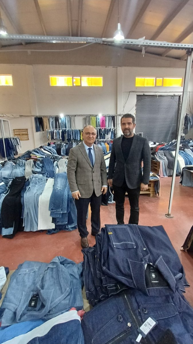iskurelazig's tweet photo. İşyeri ziyaretlerimizden DEMİREL TEKSTİL "D-JEANS" fabrika satış mağazasını ziyaret ettik, İŞKUR destek ve hizmetleri hakkında bilgilendirmelerde bulunduk, personel ihtiyaçlarını işkur aracılığı ile tamamlayan ve istihdama katkı sunan işyerine çalışmalarında başarılar dileriz. https://t.co/OQ9Igcd5mC
