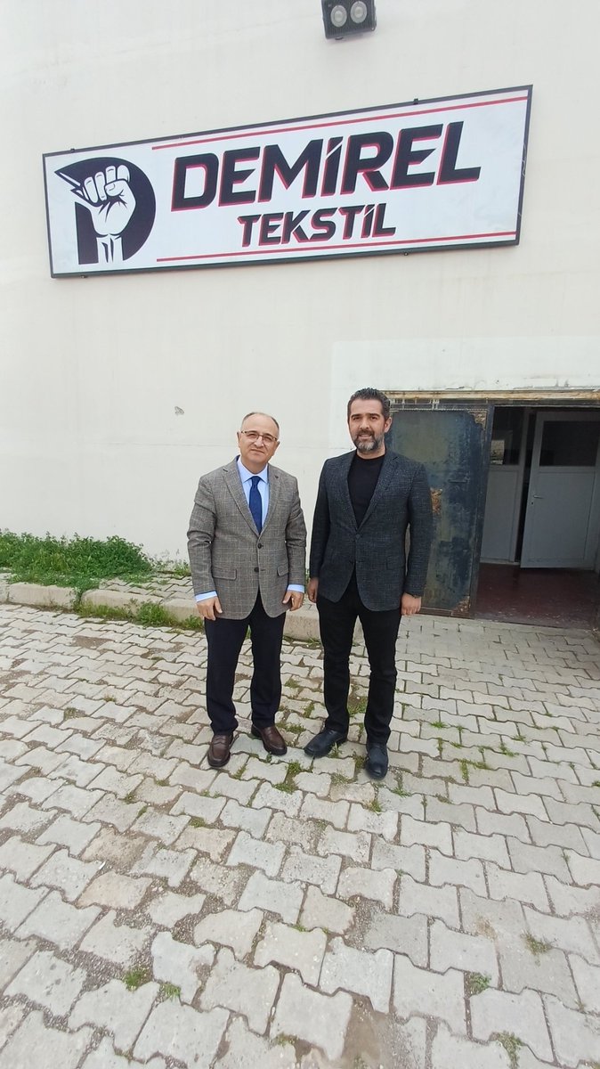 iskurelazig's tweet photo. İşyeri ziyaretlerimizden DEMİREL TEKSTİL "D-JEANS" fabrika satış mağazasını ziyaret ettik, İŞKUR destek ve hizmetleri hakkında bilgilendirmelerde bulunduk, personel ihtiyaçlarını işkur aracılığı ile tamamlayan ve istihdama katkı sunan işyerine çalışmalarında başarılar dileriz. https://t.co/OQ9Igcd5mC