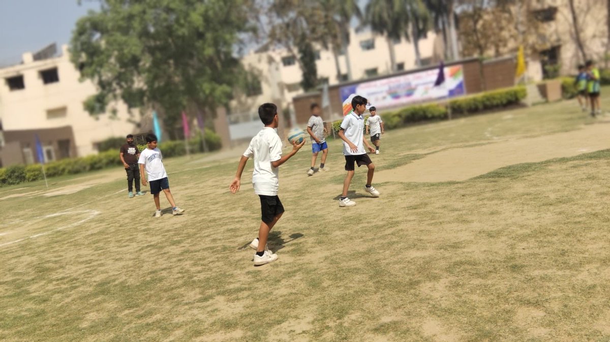 Indirapuram Public School, Crossings Republik tweet media