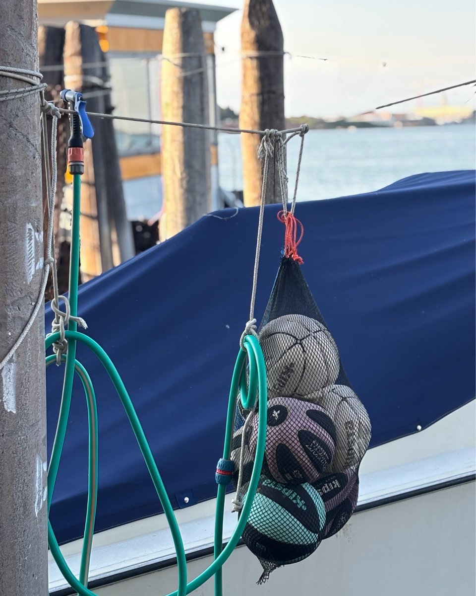 IntrecciVE's tweet image. Palloni in rete #venezia #venice #veneziagram #igersvenezia #veneziadavivere #venise #tourguide #travel #travelgram #guidetouristique