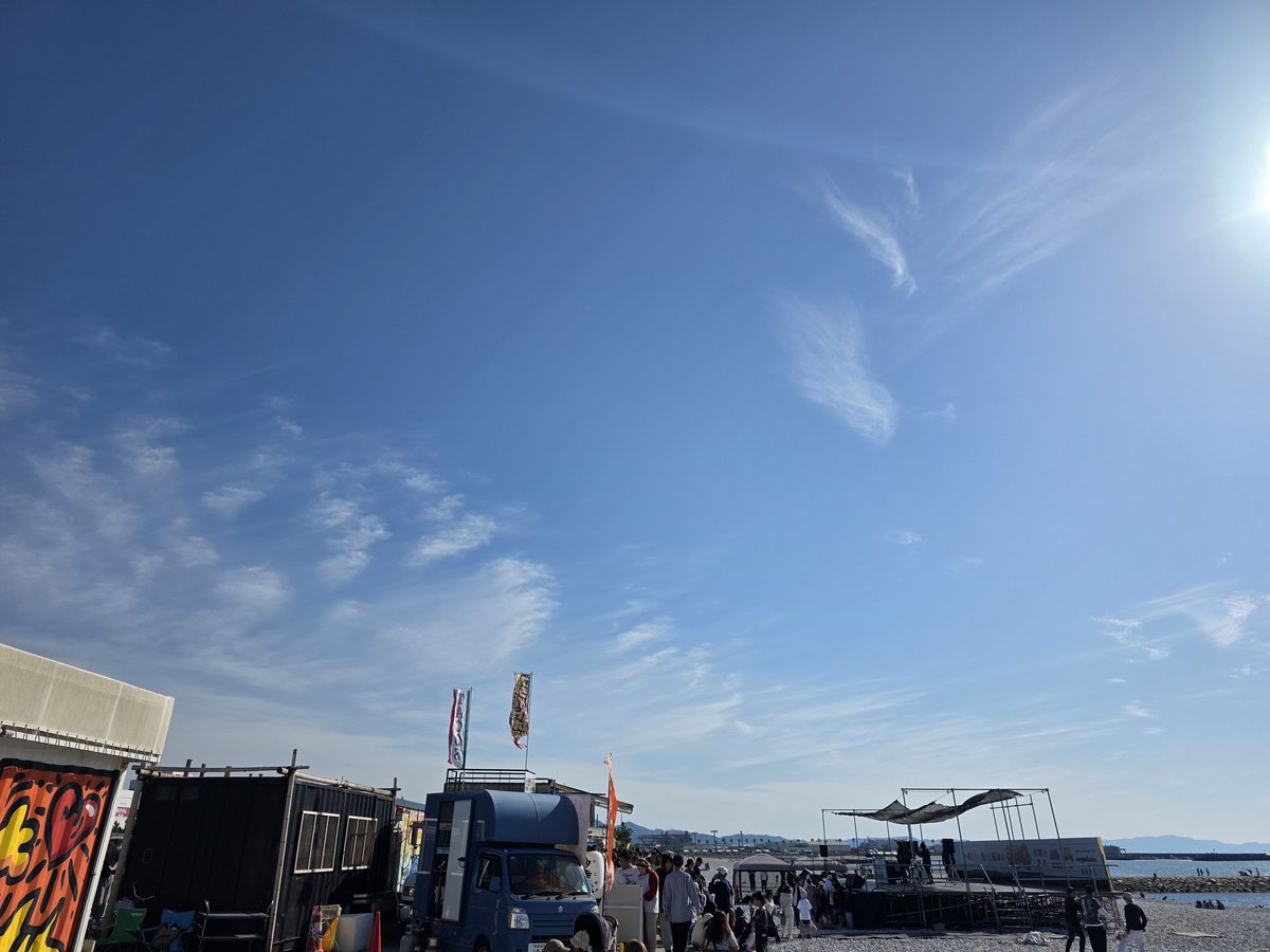 show22019580's tweet photo. 何故か、レゲーイベントに来てる💿🎶
浜辺は気温もちょうどいいね😃✌ https://t.co/Xhw3DZV3Pi