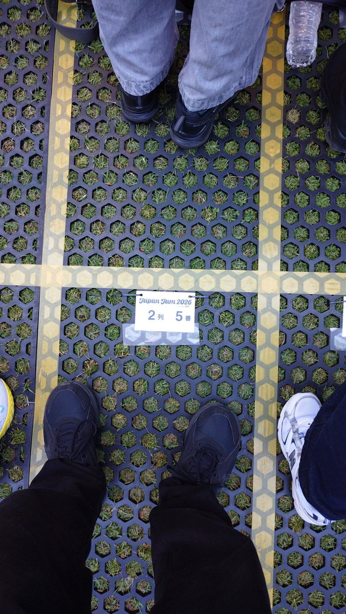 なす tweet media