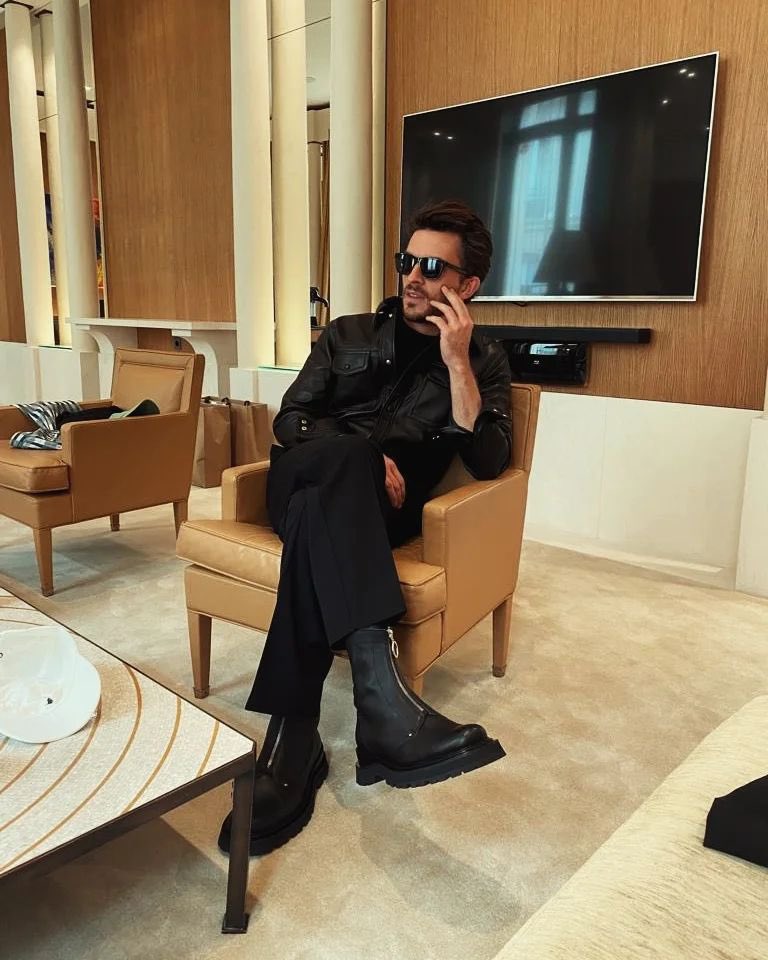 enieleda_m's tweet image. glam couple Viscount &amp;amp; Viscountess Bridgerton-Sharma 
will attend the Met Gala, but what will they wear…😎

#simoneashley #jonathanbailey