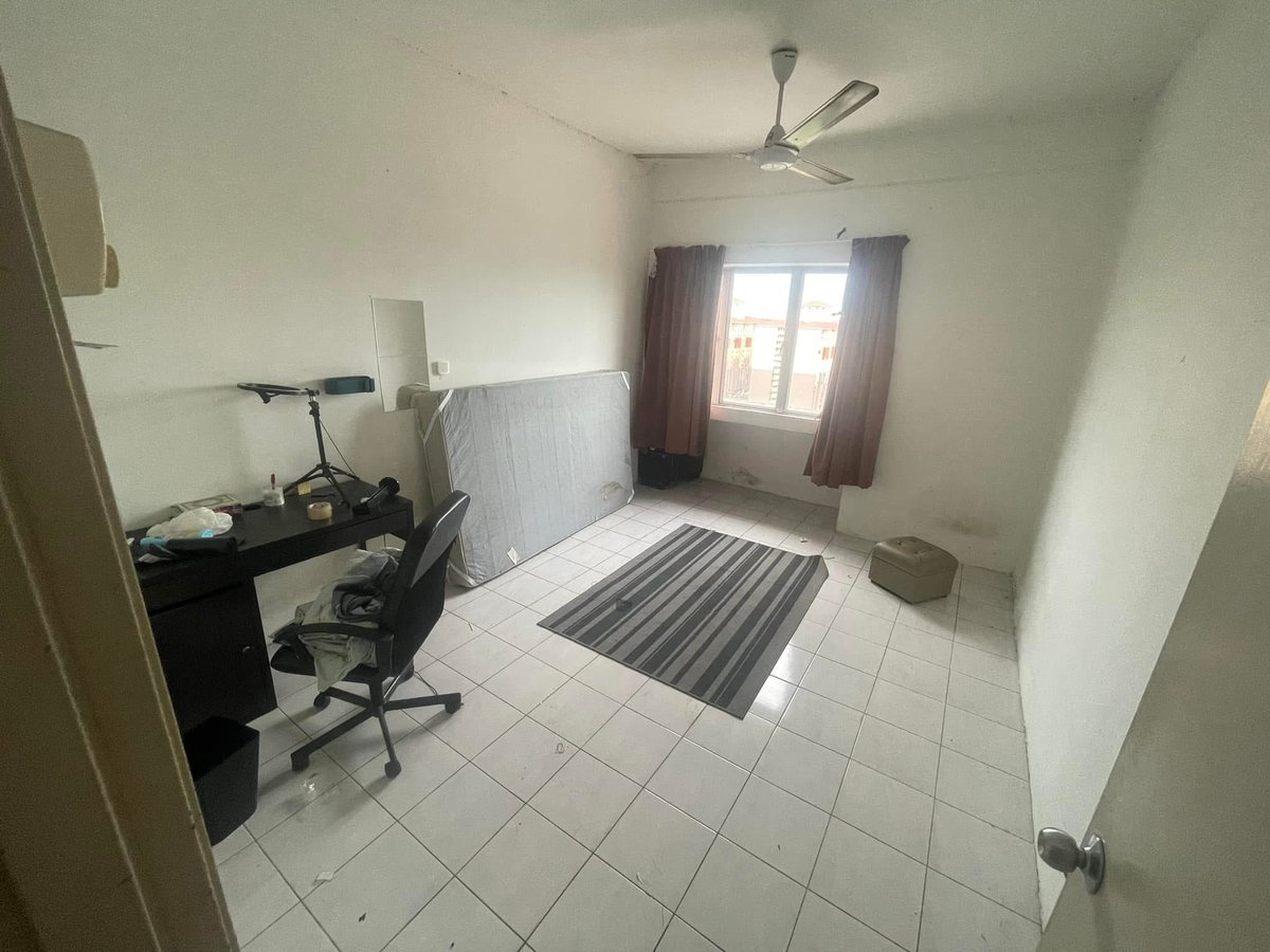adibkhld's tweet photo. Bilik medium utk di sewa di Ara Damansara. Boleh roger aku ya. Bilik dtg sekali dgn parking bertutup. Walking distance dgn LRT Ara Damansara, dan dekat dgn Citta Mall. 

Sebulan rm650, tak masuk utilitis. Datang bawak baju je. Depo 1+1, kekosongan mula bulan Jun.

Lain2 roger! https://t.co/0uXKyTICxr