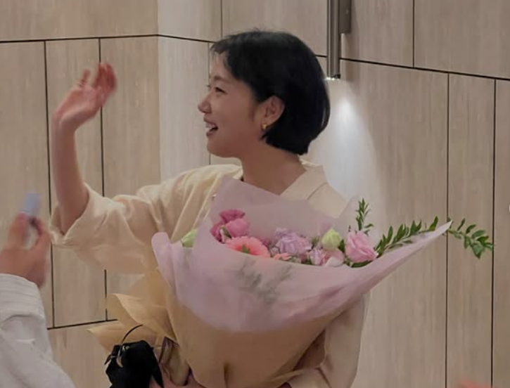 OlenaSecret's tweet photo. 👑🌺💖🤍🌟💫✨The Two Sides of Kim Go-eun 🎭✨It's incredible how after filming the darkest role of her career, Kim Go-eun so naturally returned to romantic comedies, leaving us all speechless with her versatility.🌟#KimGoEun🌟 https://t.co/rVKJmkpHsP