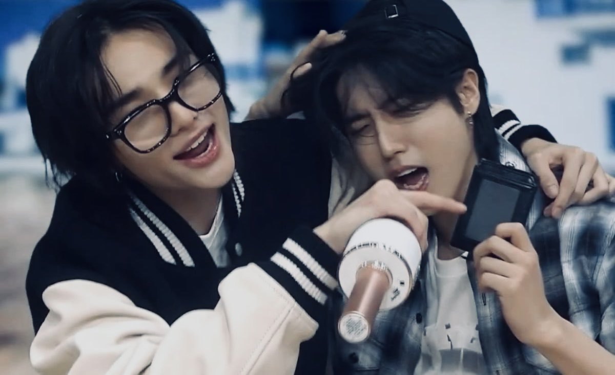 jasdogeon's tweet photo. #hyunsung au | helping you love him 📞

onde jisung pede ajuda ao melhor amigo para conquistar o garoto que gosta

ou

onde hyunjin ensina o garoto que ama a conquistar outra pessoa https://t.co/uUGMieKexx