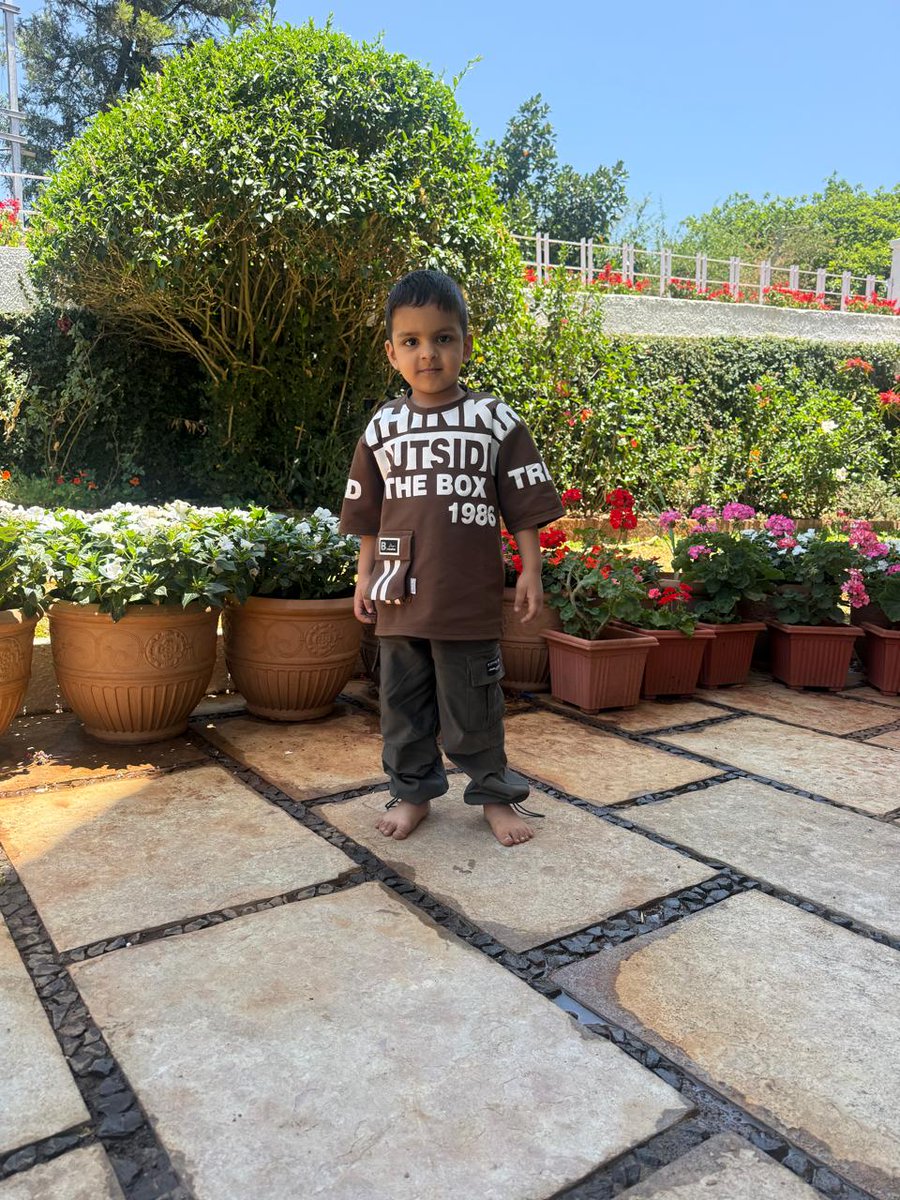 ibrahimpathan70's tweet image. Cute Little Boy Relaxing Like a Boss 😎 | Heart Touching Moment ❤️ #Boss #Post #Royal #ibrahimpathan70