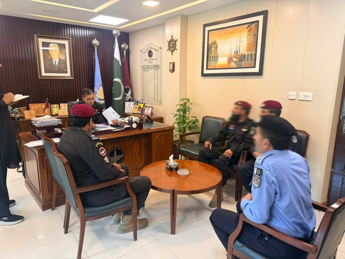 ICT_Police's tweet image. ایس ایس پی سی ٹی ڈی سعود خان کا پولیس افسران کے ذاتی و محکمانہ مسائل کے بروقت حل کے لئے آرڈرلی روم کا انعقاد۔

 آرڈرلی روم کے انعقاد کا مقصد پولیس افسران کی ویلفئیر اور ان کے مسائل کو ترجیحی بنیادوں پر حل کرنے کے ساتھ ان کے مورال کو بلند کرنا ہے۔

#WeRIslamabadPolice #Islamabad