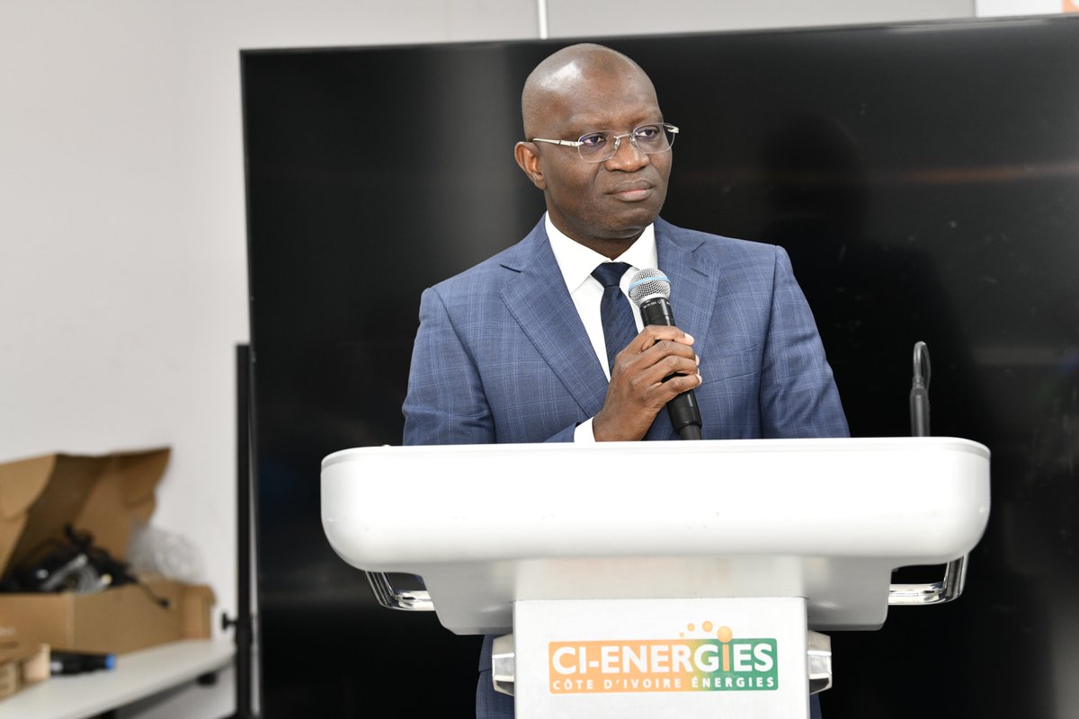 CI_ENERGIES's tweet photo. Fête du Travail chez CI-ENERGIES hier avec le DG Noumory Sidibé ! Bilan : des équipes soudées, du dialogue et une solide 2e place parmi les entreprises d'État 🇨🇮. Toujours vers le haut ! 🚀⚡ #CIENERGIES https://t.co/waiRdffscC
