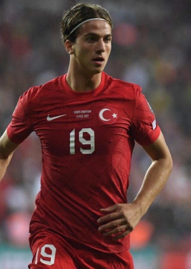 Younès tweet media