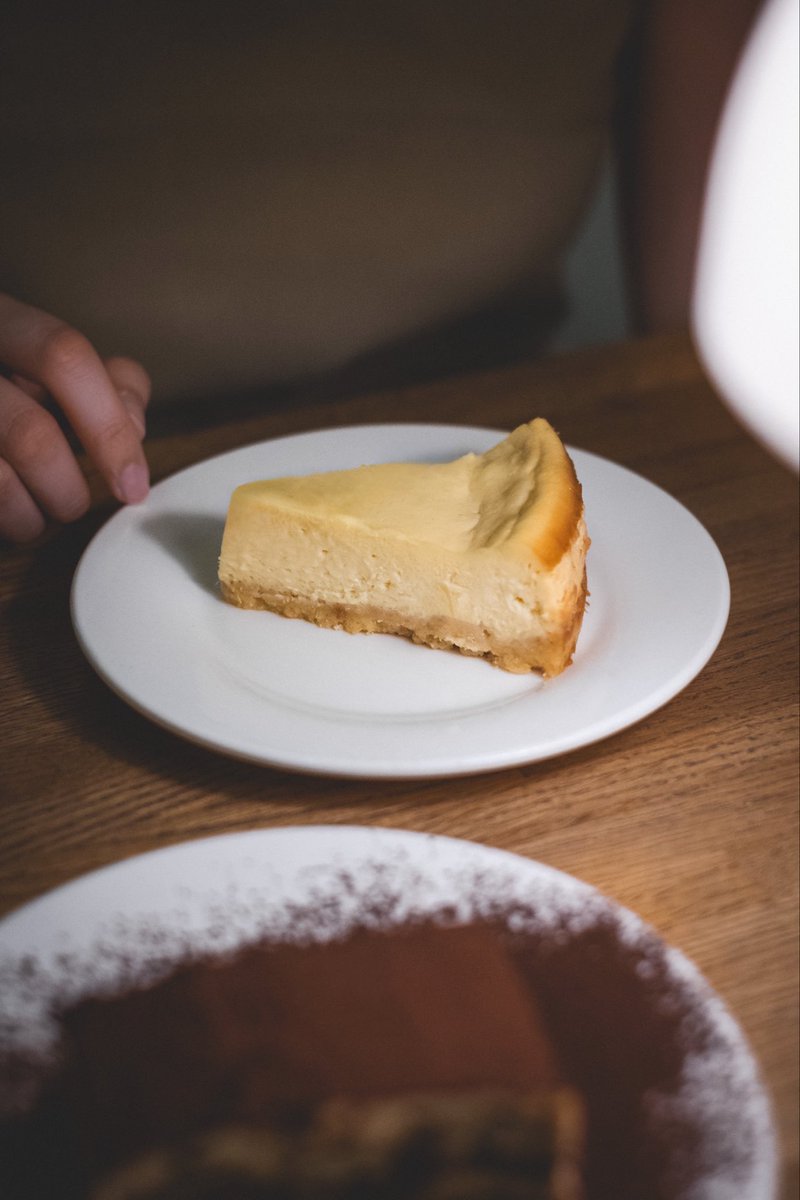 ShemMD's tweet photo. Lagi obsessed sama artisan cakes &amp; pastries dari Toko Brow Samarinda, kalau browniesnya udah gak perlu dibahas lagi yak, apalagi vibes tempatnya, Bandung banget 🙂

🍰 spot: Toko Brow, Vorvo, Jl. Kedondong No.17, Samarinda, East Kalimantan, Indonesia.
#travelfore #samarinda #cafe https://t.co/r1Slm1A1qy