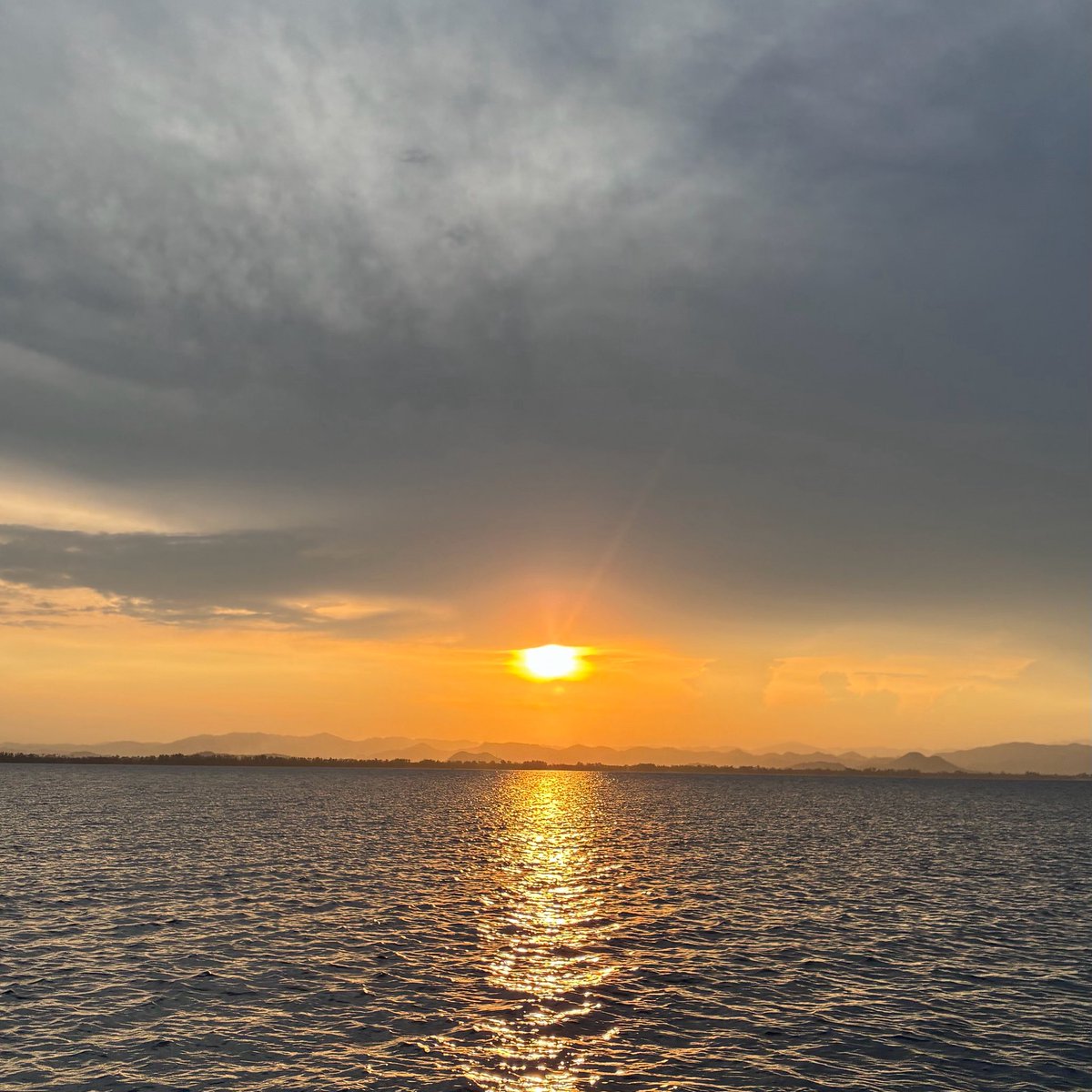 เกาะทะลุ