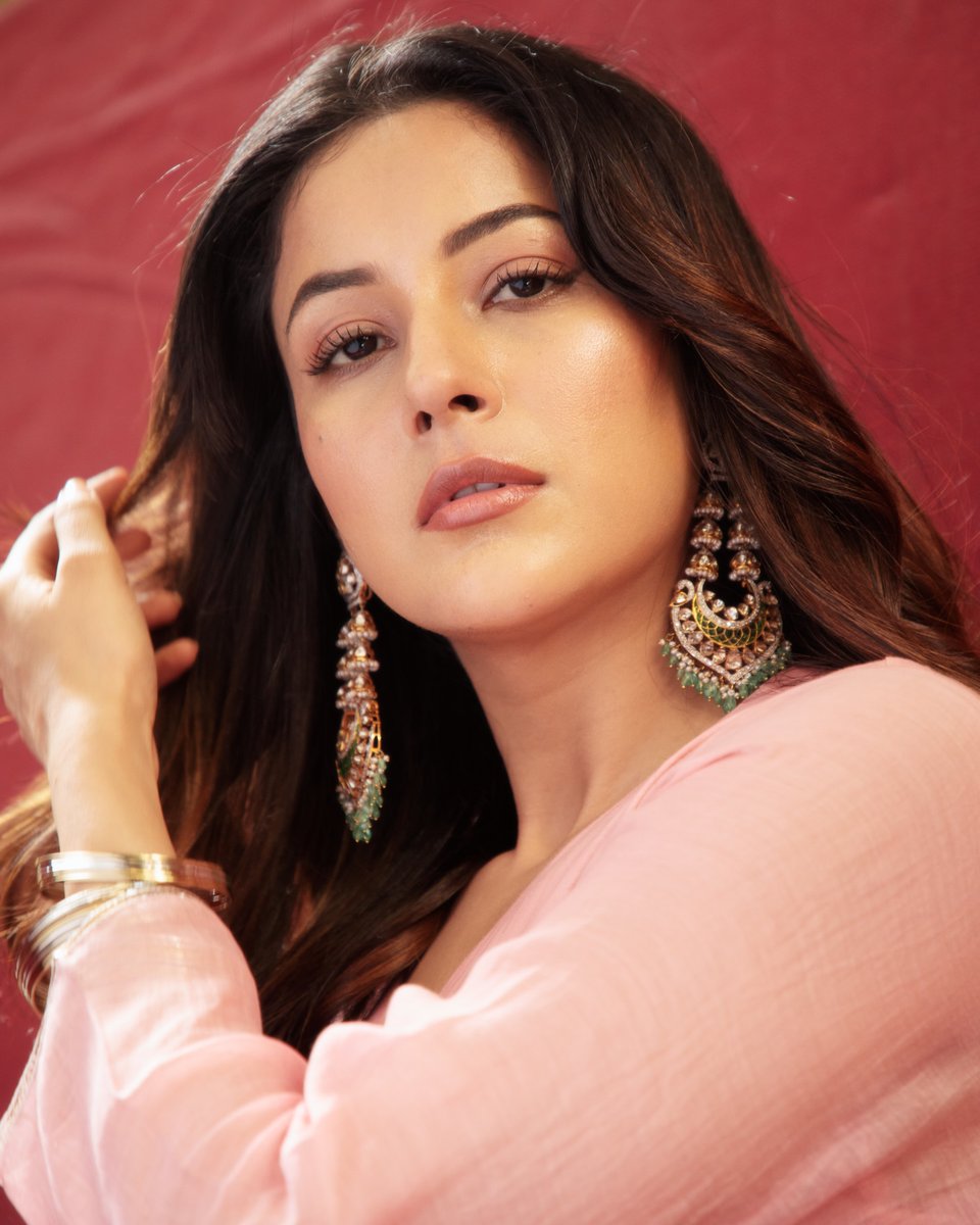 fairyy_naazz's tweet image. The beauty poets write
 poetry about 🌸❤️‍🔥👌🏻✨

#ShehnaazGill @ishehnaaz_gill