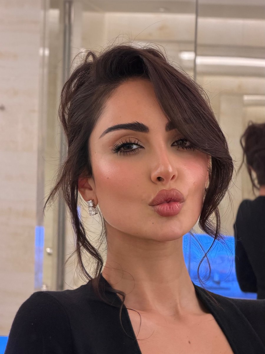 Klb03ma's tweet photo. رحت مع عمتي نور للمطعم وجلستني تحت الطاوله وجربت الذ رجول وهي في فمي 😵‍💫🛐🛐🛐🛐🛐😭 https://t.co/m8dCxhpJ4k