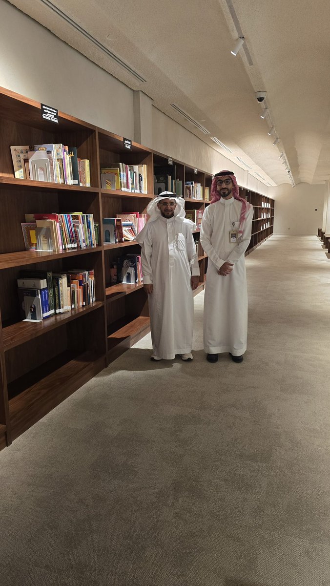 tholothia's tweet photo. #مكتبات_زرتها📚
زرت صباح أمس #مكتبة مركز الأمير محمد بن سلمان العالمي للخط العربي #دار_القلم في #المدينه_المنورة 
وهي تتبع للمركز الذي يهدف إلى خدمة الخط العربي بوصفه وسيلةَ تواصلٍ عالميّةً عابرة للثقافات في مجال التراث والفنون،وهي #المكتبة الوحيدة في العالم المتخصصة في الخط. https://t.co/HWeWl5BCzO