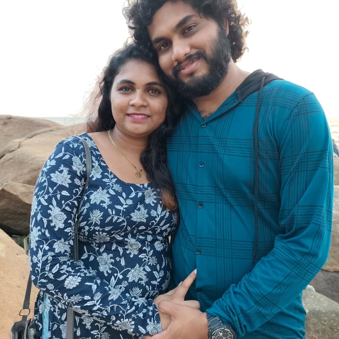 YouQnMe's tweet photo. வைஷ்ணவி கூட புதுசா ஒரு couples team ah join பண்ணி வீடியோ release பண்ணி இருக்காங்க போல 💥💥 https://t.co/Iy1Eu7BsBd