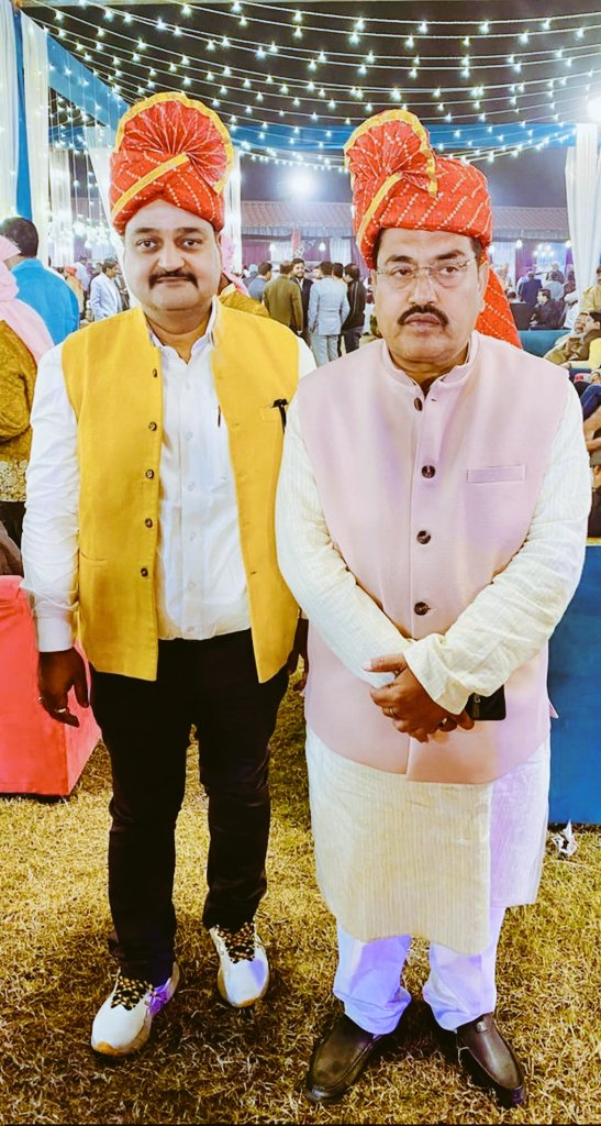 gyanendramla's tweet image. भाजपा जिला अध्यक्ष एवं जर्नलिस्ट प्रेस क्लब के अध्यक्ष श्री अजय लाल श्रीवास्तव जी को जन्मदिन की हार्दिक शुभकामनाएं...!!
#बधाई #शुभकामनाएं 
#happybirthday
@ajaybjp94