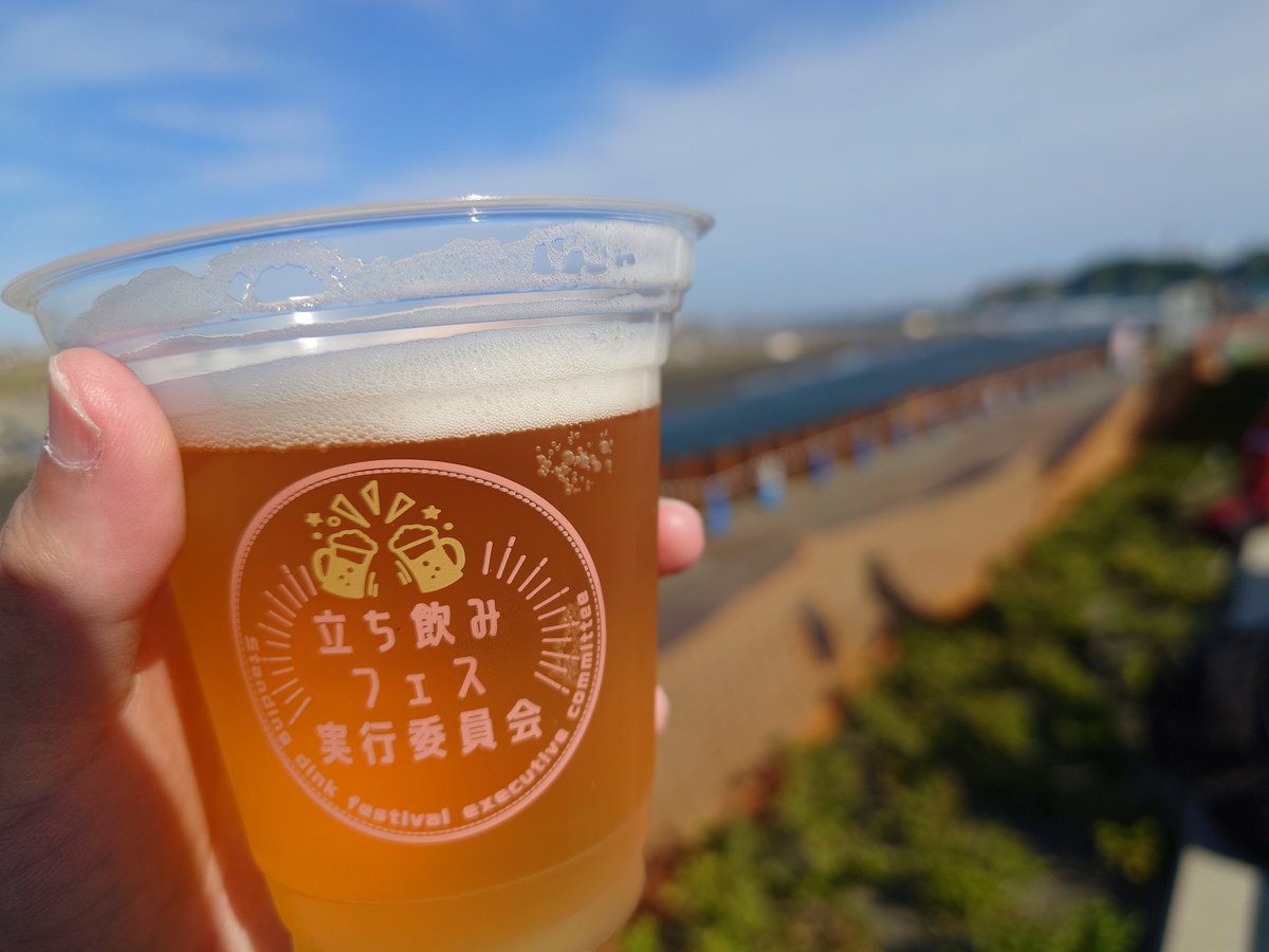 tomikei352's tweet photo. 鵠沼海岸で立ち飲みフェスに立ち寄る。疲れた体に沁みる。 https://t.co/GKbgCS2JI2