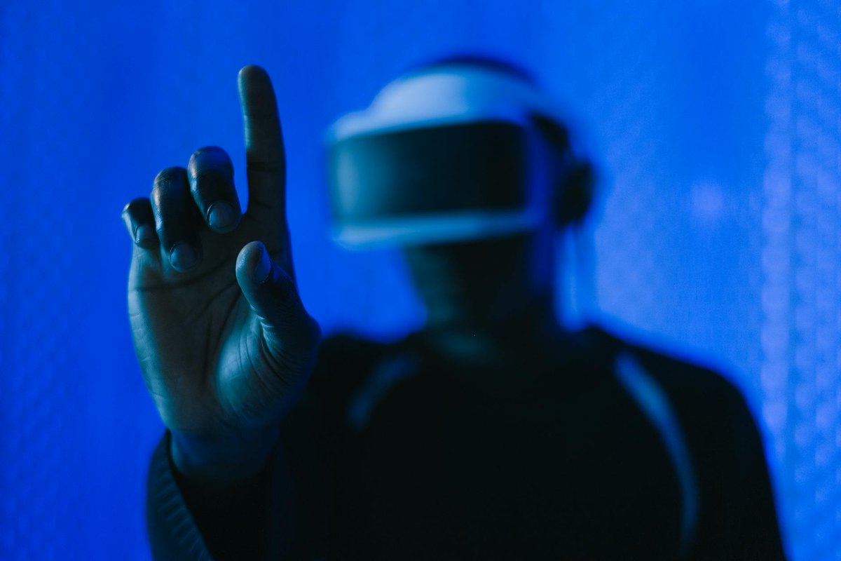 kavout's tweet image. Enterprise metaverse is taking OFF! 🚀 MetaVerse Builders' landmark contract signals a critical shift from speculative consumer platforms to robust, enterprise-grade virtual worlds.

What does this mean for the industry? Dive into the details.
#Metaverse #EnterpriseTech