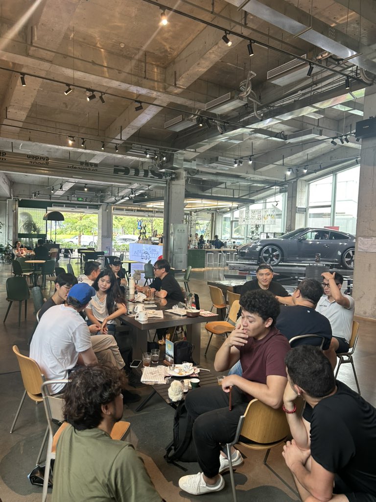 Kensuke_ee_JP's tweet photo. Small Shenzhen meetup hosted with @rayanboukhanifi is done 

glad that some people showed up even though i know very little people in Shenzhen! https://t.co/87dKKboXHX