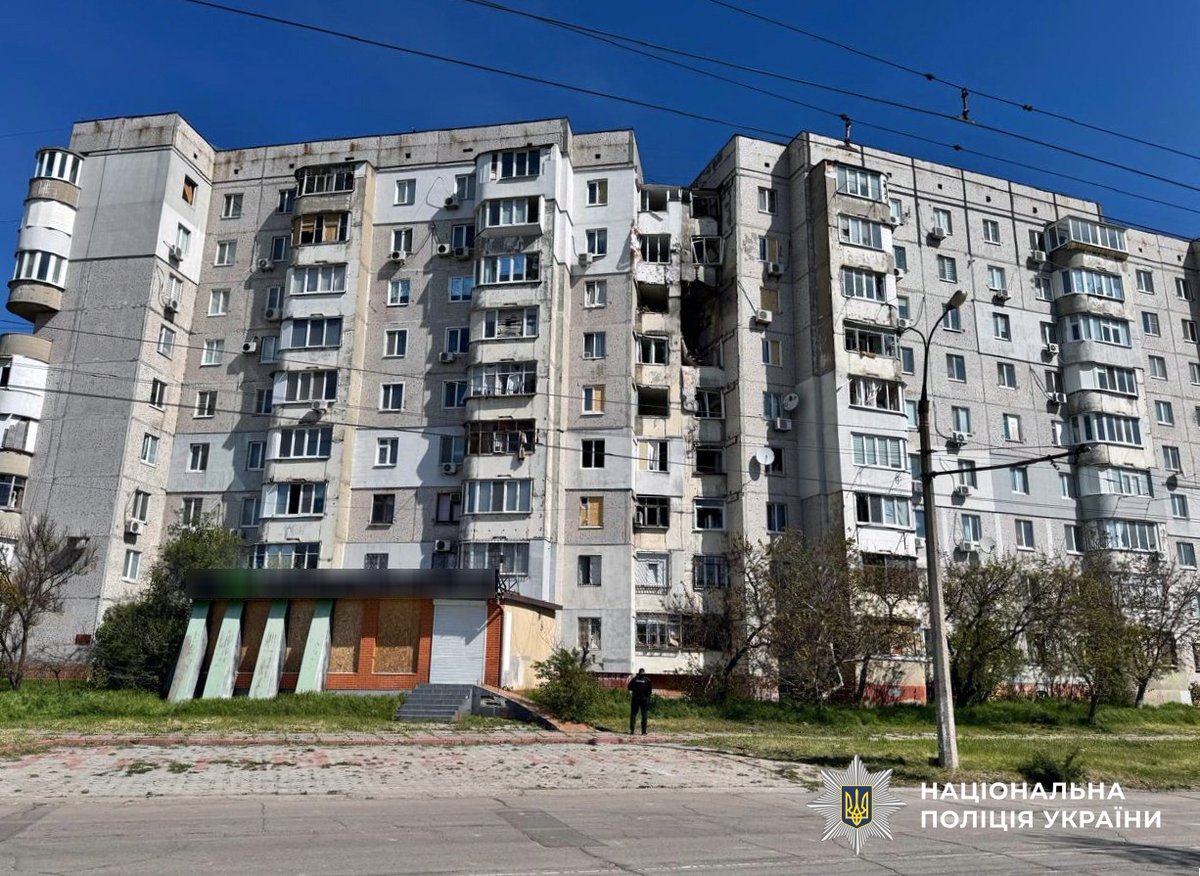 polxerson's tweet image. 🔻 Двоє загиблих та троє поранених мирних жителів: поліція фіксує наслідки російських обстрілів Херсонщини

🔗 Деталі: lnk.ua/OrwGsPSh0

#stoprussia #поліція_на_війні #Ukraine #Kherson #news #police