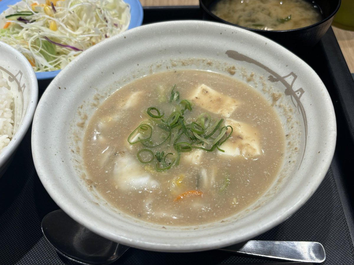 orangeseed7's tweet photo. 本日は松屋の阪西店にて、
冷や汁野菜セット🥦
宮崎名物冷や汁が松屋で食えるとは🍲
冷たい味噌のスープに胡麻の風味が効いてます👍
焼き魚のほぐし身の代わりに野菜がはいってて、
シャキシャキ食感がいいですね👍
とっても美味しい😋
#ウーバー　#西宮　#大阪　#すまんな https://t.co/frJ00y7IYh