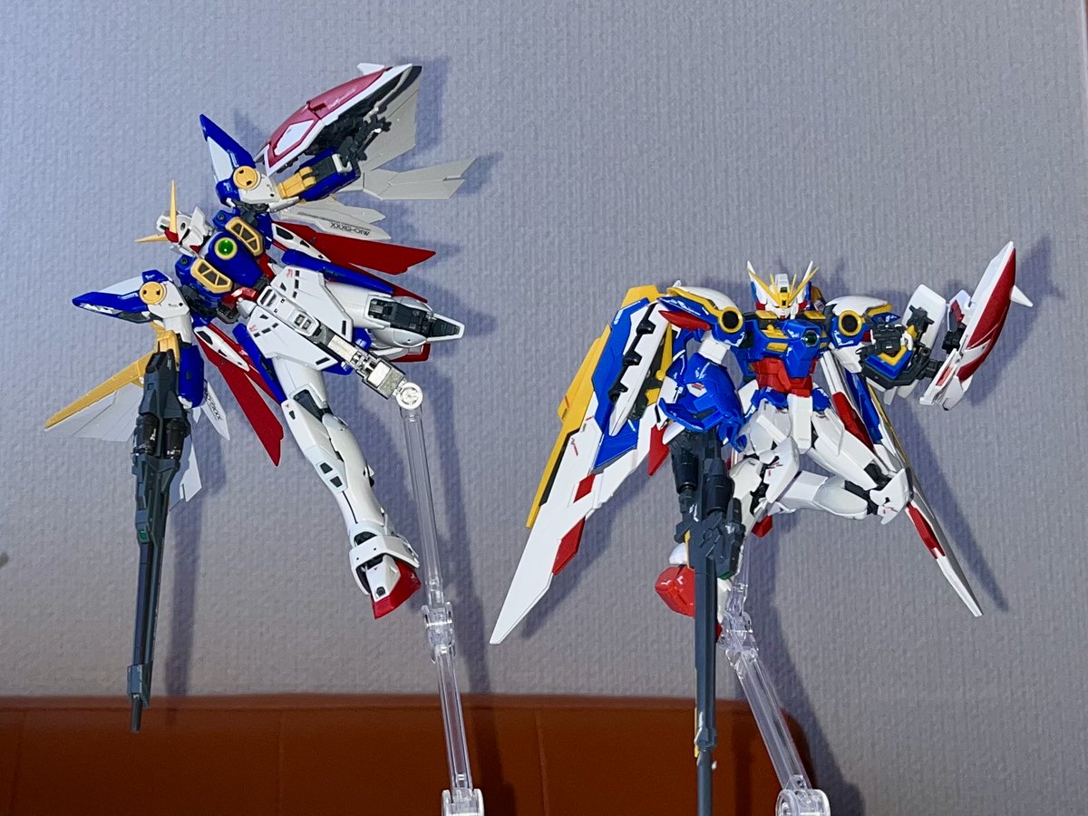 chiprefmacirsen's tweet image. 1  EGとRG(バード形態)
2 EGとRG(MS形態)
3 TV版とEW版
4 現在のガンダムWスペース
RGエピオンの横にRGウイングゼロを置けばこのスペースは完成!!
#ガンダムW
#ガンプラ