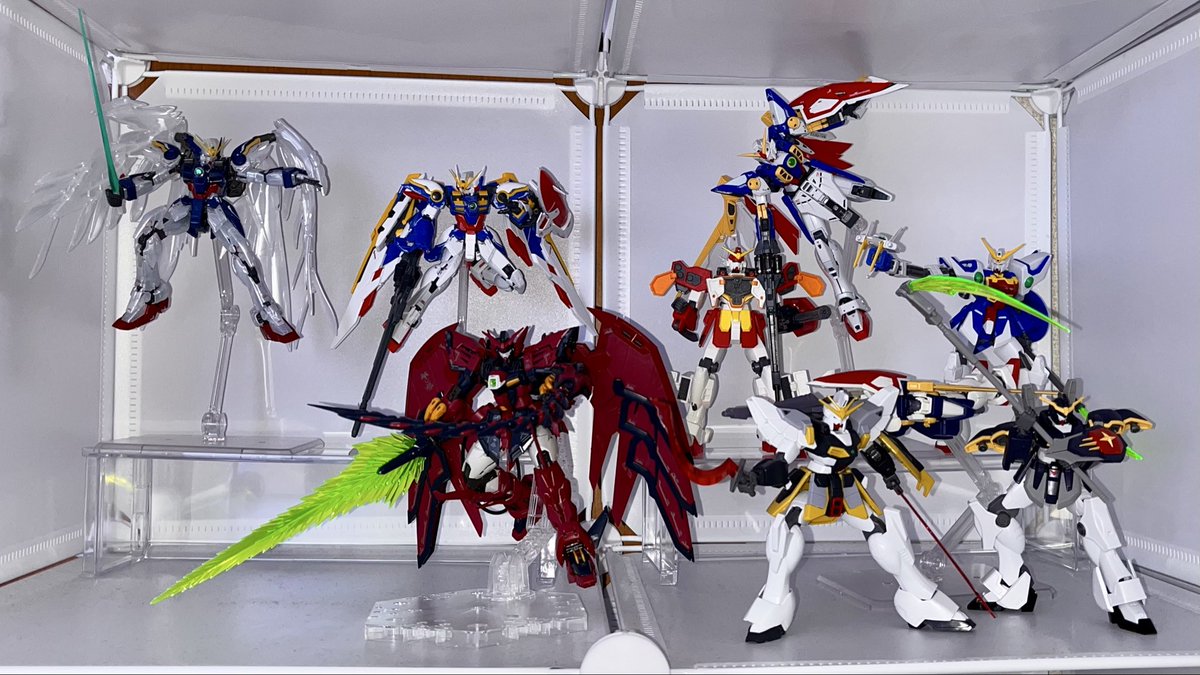 chiprefmacirsen's tweet image. 1  EGとRG(バード形態)
2 EGとRG(MS形態)
3 TV版とEW版
4 現在のガンダムWスペース
RGエピオンの横にRGウイングゼロを置けばこのスペースは完成!!
#ガンダムW
#ガンプラ