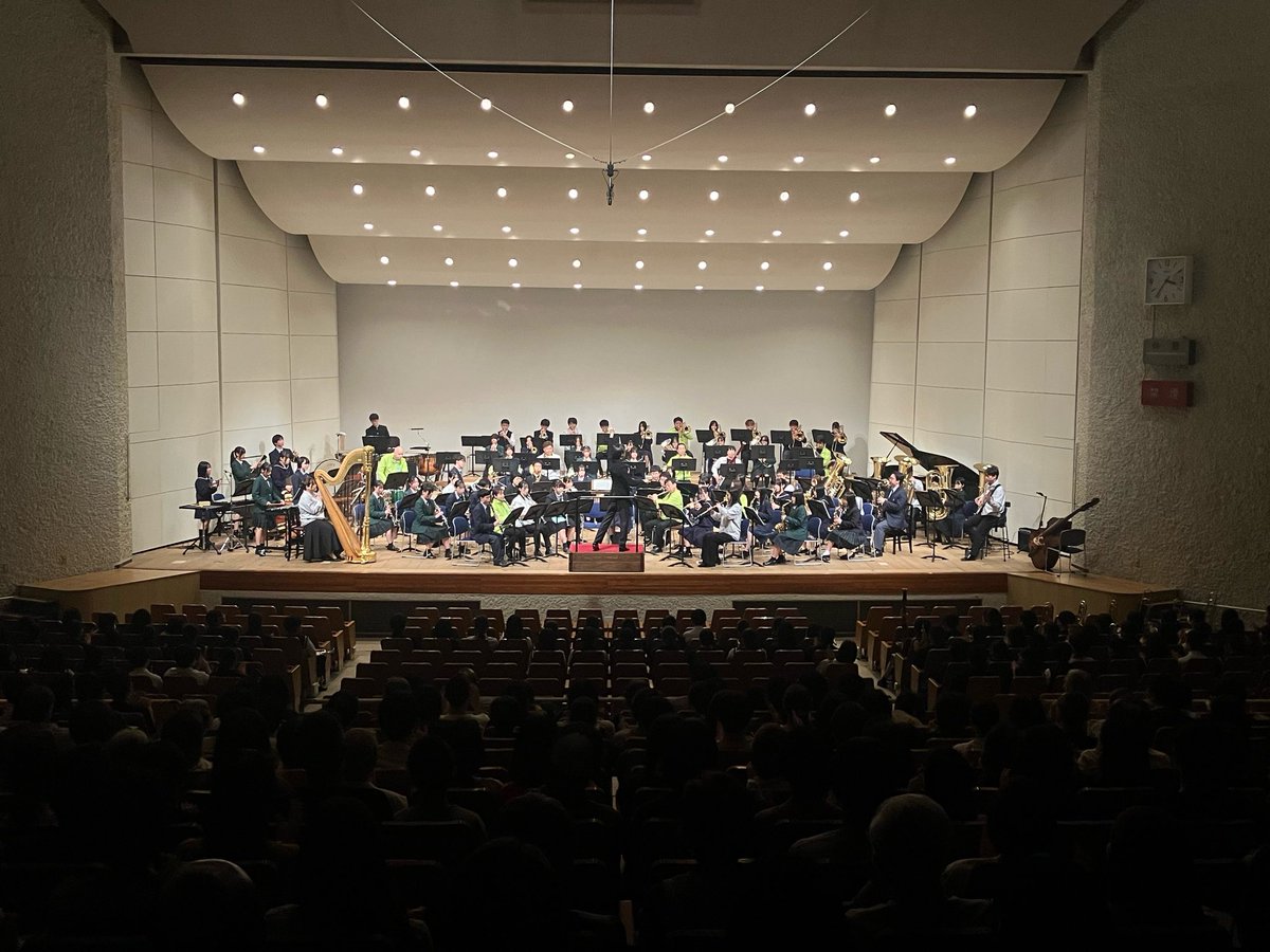 nagoyaphil's tweet photo. 〈オーケストラと友に音楽祭〉
〈クリニックコンサート〉は吹奏楽ジュニアコース《シー・オブ・ウィズダム》、吹奏楽ユースコース《Mont Fuji》と続き、川瀬賢太郎音楽監督、森岡聡コンサートマスターの講評通り、いずれも感動的で心に残る熱演となりました。アンコールは恒例の《宝島》です！ https://t.co/AHEdN2PZPH